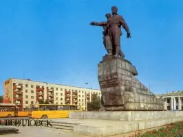 Памятник воинам Уральского добровольческого танкового корпуса