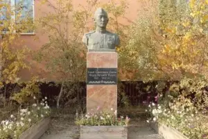 Бюст Героя Советского Союза Ф. К. Попова
