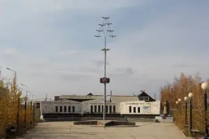 Мемориал-сквер памяти воинов-якутян, павших в боях за освобождение Старорусского района Новгородской области на оз. Ильмень, фотография 3