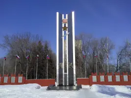 Стела в честь Победы в Великой Отечественной войне и мемориал "Земляки-самарцы - участники исторического Парада Победы в Москве 27 июля 1945