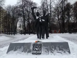 Лётчикам 18 авиаполка Нормандия-Неман, фотография 2