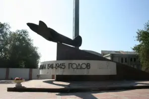Монумент в честь героев фронта и тыла