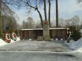 Братская могила воинов на ул. Комиссара И. В. Агапова