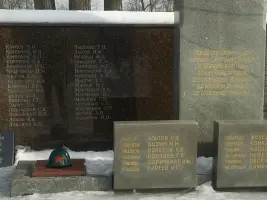 Братская могила воинов на ул. Комиссара И. В. Агапова, фотография 3