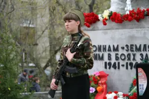 Памятник «Воинам-землякам, павшим в боях за Родину 1941-1945 гг.», фотография 2