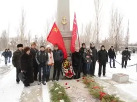Братская могила моряков сводного батальона Волжской военной флотилии