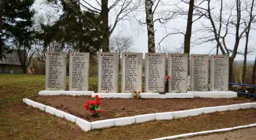 Братское захоронение Советских воинов в д. Личково Лычевской волости Великолукского района, фотография 2
