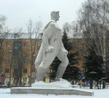 Памятник воину-созидателю