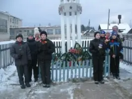 Памятник воинам Великой Отечественной войны в посёлке Кобра Нагорского района Кировской области, фотография 2