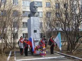 Памятник защитнику Заполярья М.В. Бабикову