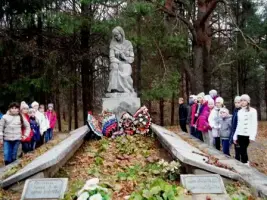 Братская могила советских воинов в селе Борки