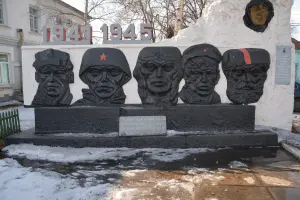 Памятник рабочим депо, павшим в боях за Родину в годы ВОВ, фотография 3