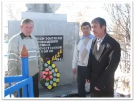 Памятник Воинам-землякам, п. Майский, Кваркенского района, Оренбургской области, ул. Школьная, д. 17, фотография 2