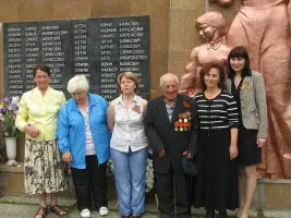 Памятник павшим героям во время Великой Отечественной Войны (село Альтмец)