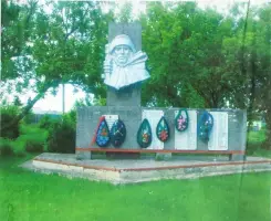Памятник воинам односельчанам павшим за Родину в 1941-1945 годах