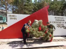 Памятник воинам землякам в с. Лозовое, фотография 2
