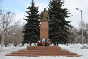Памятник Н.И.Кузнецову, Герою Советского Союза в городе Талица Свердловской области, фотография 2