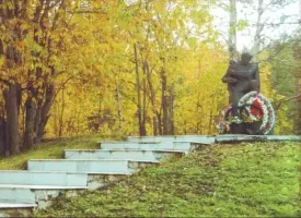 Скульптура «Воин коленопреклоненный»