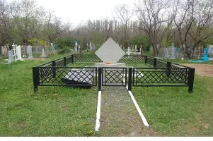 Мемориал, посвященный венгерским военнопленным, умершим в советском плену в 1942—1946 годах в г. Энгельсе, фотография 3