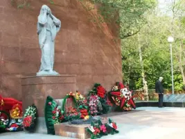 Памятник Скорбящей матери