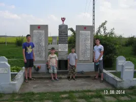 Братская могила. с.Мезёчат