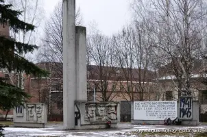 Памятник в честь заводчан, отдавших свою жизнь за свободу и независимость нашей Родины