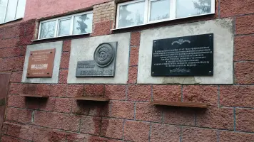 Памятная доска на здании Люберецкого политехнического техникума им. Гагарина участникам Великой Отечественной войны, фотография 3