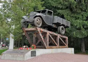 Памятник "Полуторке"
