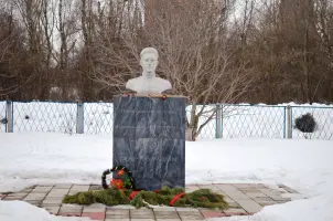 Памятник на Родине Полетаева Фёдора Андриановича