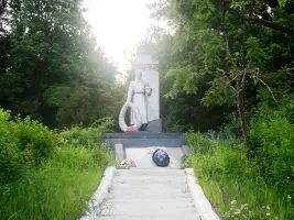 Братская могила советских воинов