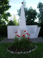 Обелиск у школы