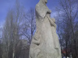 Памятник малoлетним узникам фашистских кoнцлагерей, фотография 2
