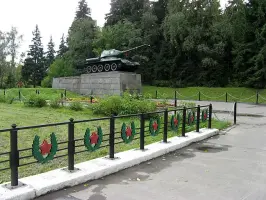 Памятник боевой машине «Танк Т-34» на 41-м километре Ленинградского шоссе, фотография 2
