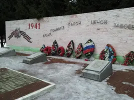 Мемориал - памятник погибшим землякам в поселке Бабынино, фотография 3