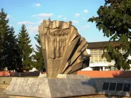 Мемориальный комплекс "Братская могила - 483 советским воинам, погибшим в боях с фашистскими захватчиками"