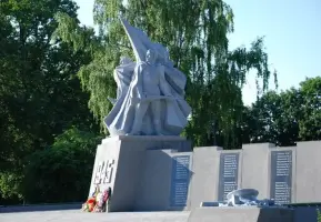 Братская могила советских воинов, погибших в январе 1945 г, фотография 3