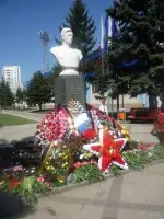 Памятник генералу Лебедю в г. Белгороде, фотография 2