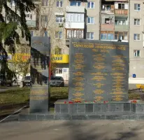 Мемориальный комплекс Саратовского авиационного завода в сквере Авиастроителей в Заводском районе города Саратов, фотография 2