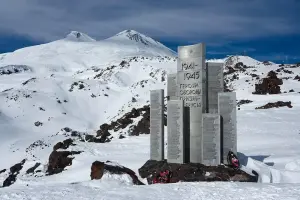 Памятник «Героям обороны Приэльбрусья»