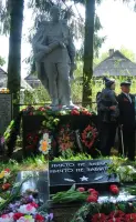 Памятник солдату на братском захоронении