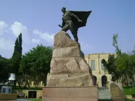 Памятник Мехти Гусейнзаде (Баку)