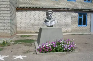 Памятник Герою Советского Союза Ф.Д. Глухову