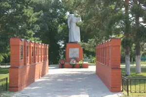 Памятник неизвестному солдату и аллея Славы, фотография 3