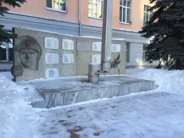 Монумент «Зачетная книжка и штык»