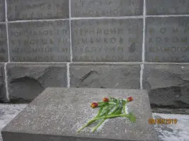 Стела, посвящённая погибшим в ВОВ работникам завода им. Я.М.Свердлова, фотография 4