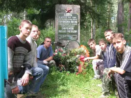 Мемориал и братская могила на месте гибели генерала Ефремова, фотография 5