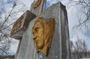 Памятник воинам-шахтерам в п. Артемовский Иркутской области Бодайбинского района, фотография 3