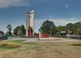 Памятник дважды Герою Советского Союза Амет-Хану Султану