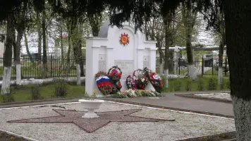 Памятник-обелиск "Вечная слава защитникам Родины"