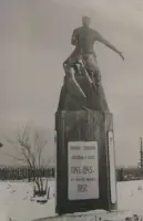 Памятник воинам, сложившим свои головы на полях войны (Кемеровская область г. Березовский, поселок Барзас), фотография 2